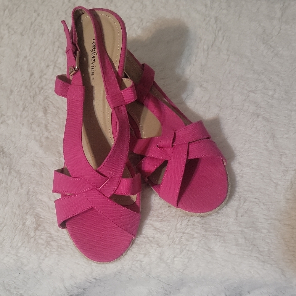 Comfort Plus by Predictions Pink Strappy Sandals (NWT)